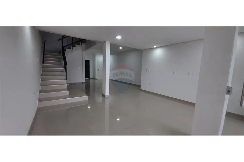 Hermoso y confortable dúplex a estrenar en Barrio Mburukuya — foto 2