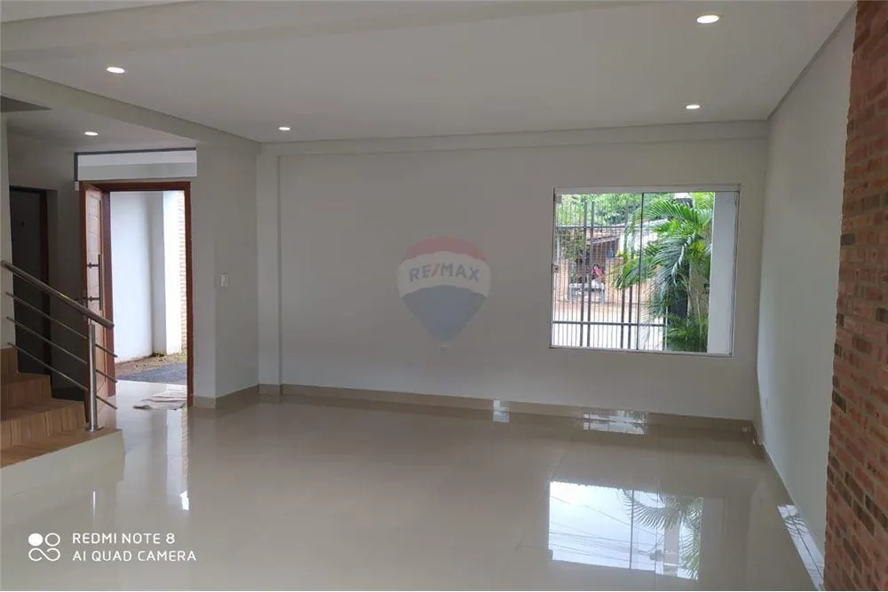 VENDO DUPLEX EN EL CENTRO DE LUQUE - PRIMER BARRIO — foto 2