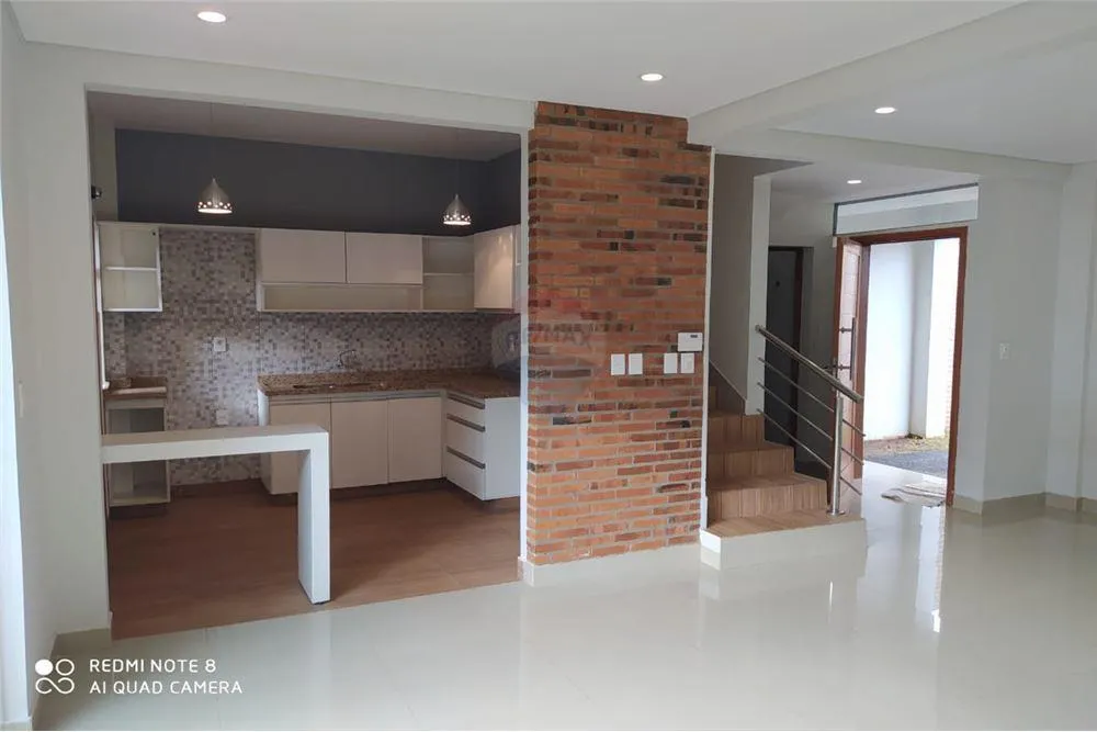 VENDO DUPLEX EN EL CENTRO DE LUQUE - PRIMER BARRIO — foto 3