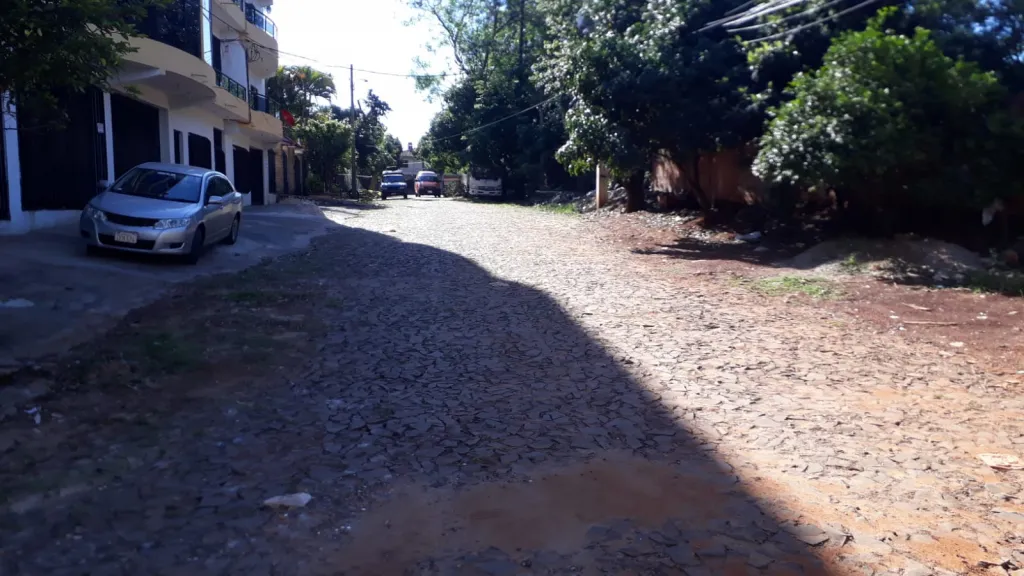 VENDO AMPLIO Y HERMOSO TERRENO EN ZONA CÉNTRICA DE CIUDAD DEL ESTE — foto 2