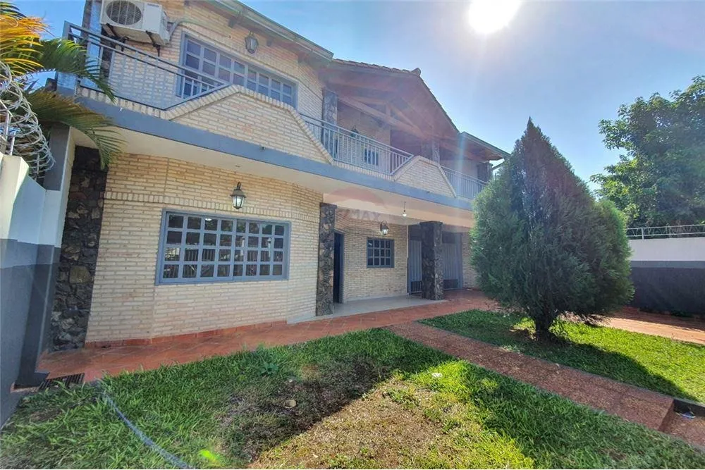 VENDO AMPLIA CASA EN VILLA LAURELTY - SAN LORENZO — foto 2