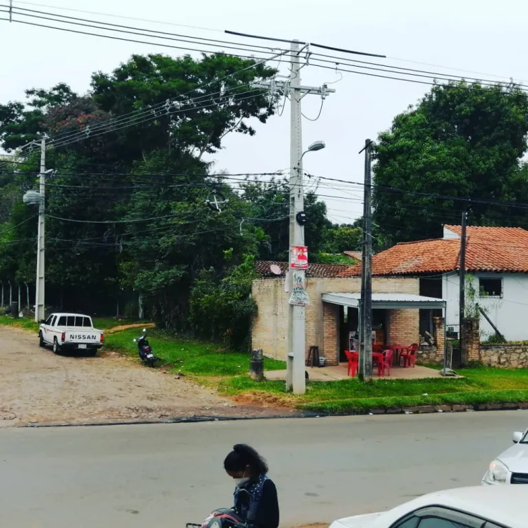 Amplio Terreno en Esquina de 3.000m2 Sobre Av Avelino Martínez — foto 3