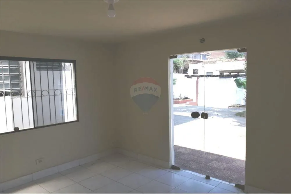 VENDO CASA EN ESQUINA CON PISCINA EN BARRIO OBRERO — foto 2