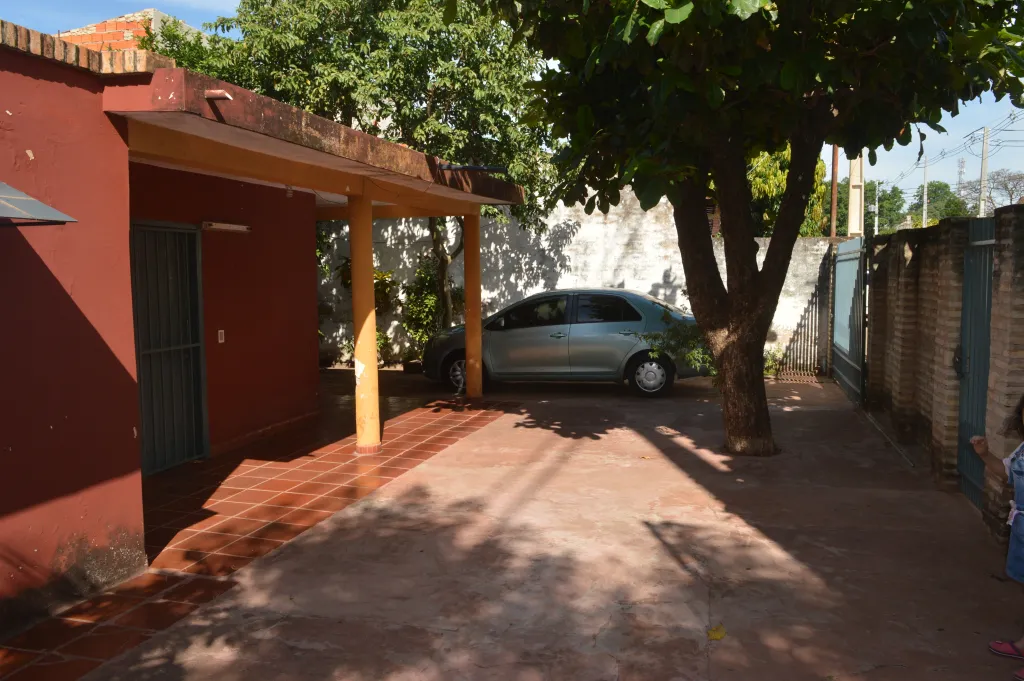 VENDO CASA EN LUQUE SOBRE ASFALTO FELIPE GONZALEZ — foto 3