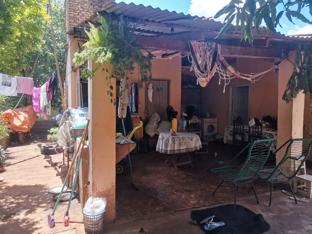 Vendo Casa Km 5 La Blanca CDE Esta a 30 Metros De Ave Fortín Toledo — foto 3