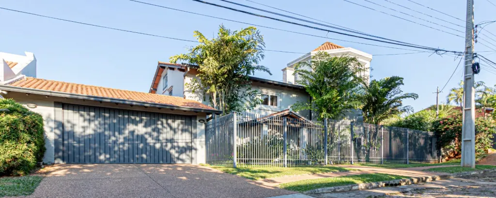 MBURUCUYÁ: IMPECABLE RESIDENCIA, 3 DORMIT, JARDÍN, PISCINA - 790.000 USD. — foto 2