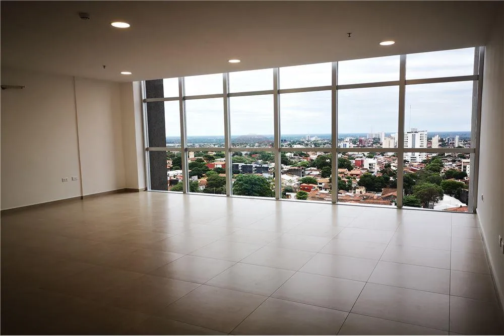 OFICINA CON GRAN VISTA + COCH EN ELEGANTE EDIFICIO 101,000 USD — foto 2