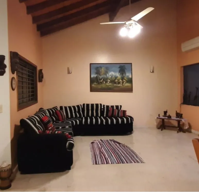 CASA DE 2 PLANTAS CON PISCINA QUINCHO CON PARRILLA SOBRE SOLDADO OVELAR VENDO!! — foto 2
