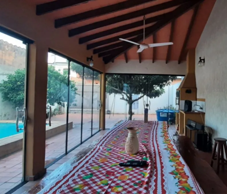 CASA DE 2 PLANTAS CON PISCINA QUINCHO CON PARRILLA SOBRE SOLDADO OVELAR VENDO!! — foto 3
