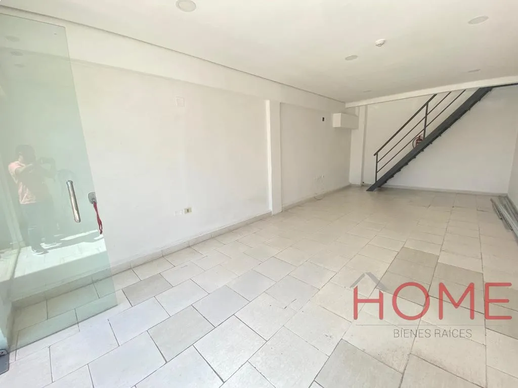 HOME ALQUILA HERMOSO SALON COMERCIAL EN BARRIO VILLA MORRA- ASUNCIÓN — foto 2