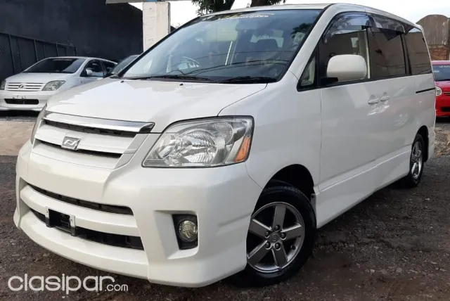 Toyota Noah 2005 - foto 2