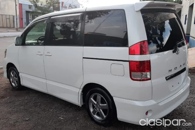 Toyota Noah 2005 — foto 4