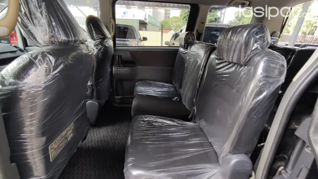 Toyota Voxy 2008 — foto 3