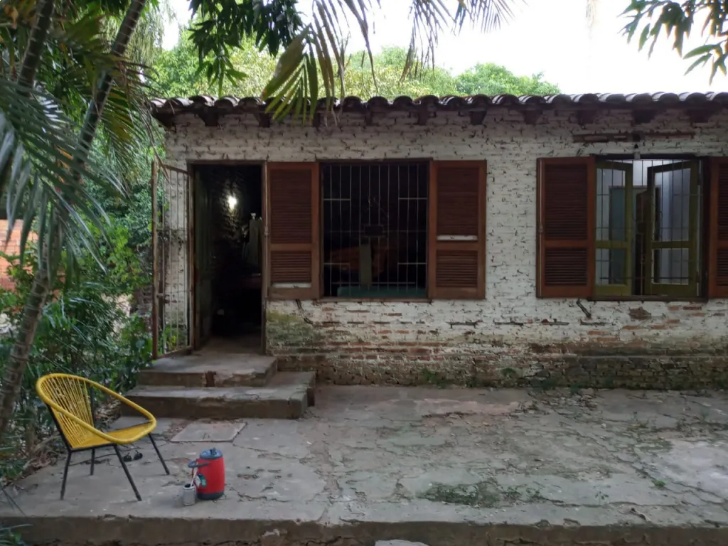 VENDO AMPLIO TERRENO CON CASITA EN STA. TRINIDAD B° SANTA ROSA — foto 2