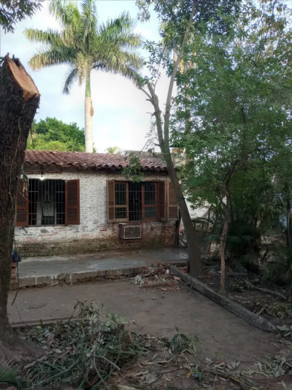VENDO AMPLIO TERRENO CON CASITA EN STA. TRINIDAD B° SANTA ROSA — foto 3