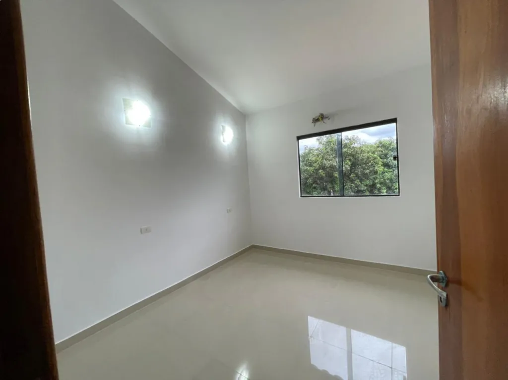 VENDO RESIDENCIA EN LUQUE MARAMBURE SOBRE ASFALTO — foto 3