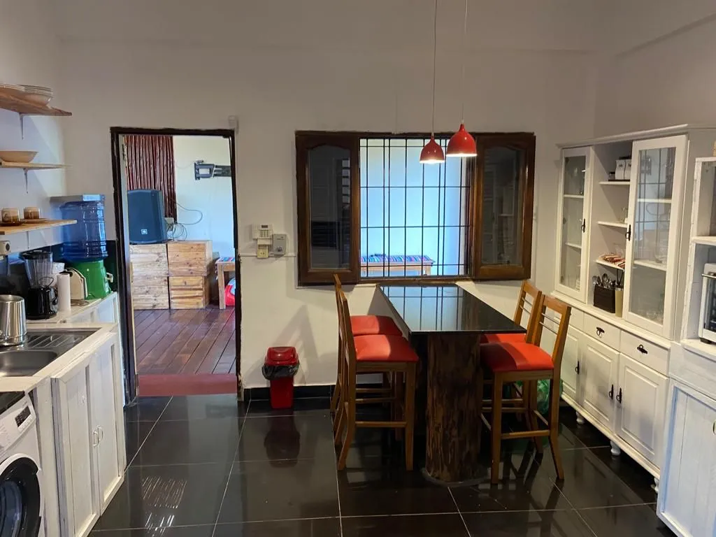 CASA ESTILO RÚSTICO EN SAN BERNARDINO C CANCHA DE FÚTBOL — foto 2