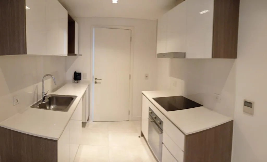 Se alquila lujoso departamento de tres habitaciones — foto 2