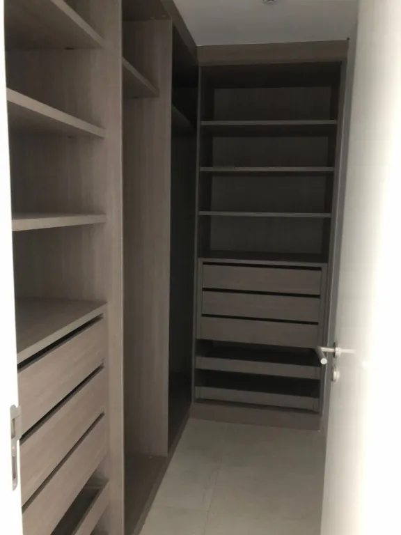 Se alquila lujoso departamento de tres habitaciones — foto 3