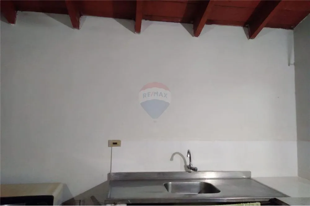 Casa en LAMBARÉ a una cuadra de Cacique, zona S6! — foto 2