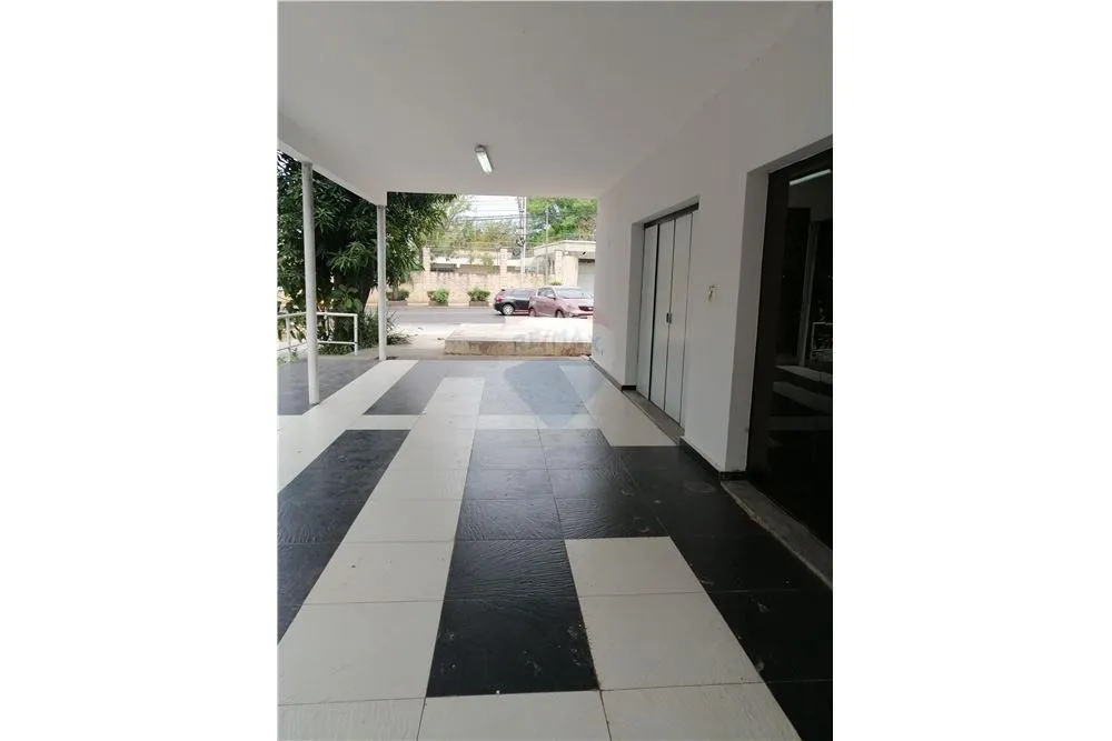 GRAN LOCAL COMERCIAL SOBRE MARISCAL LOPEZ — foto 3