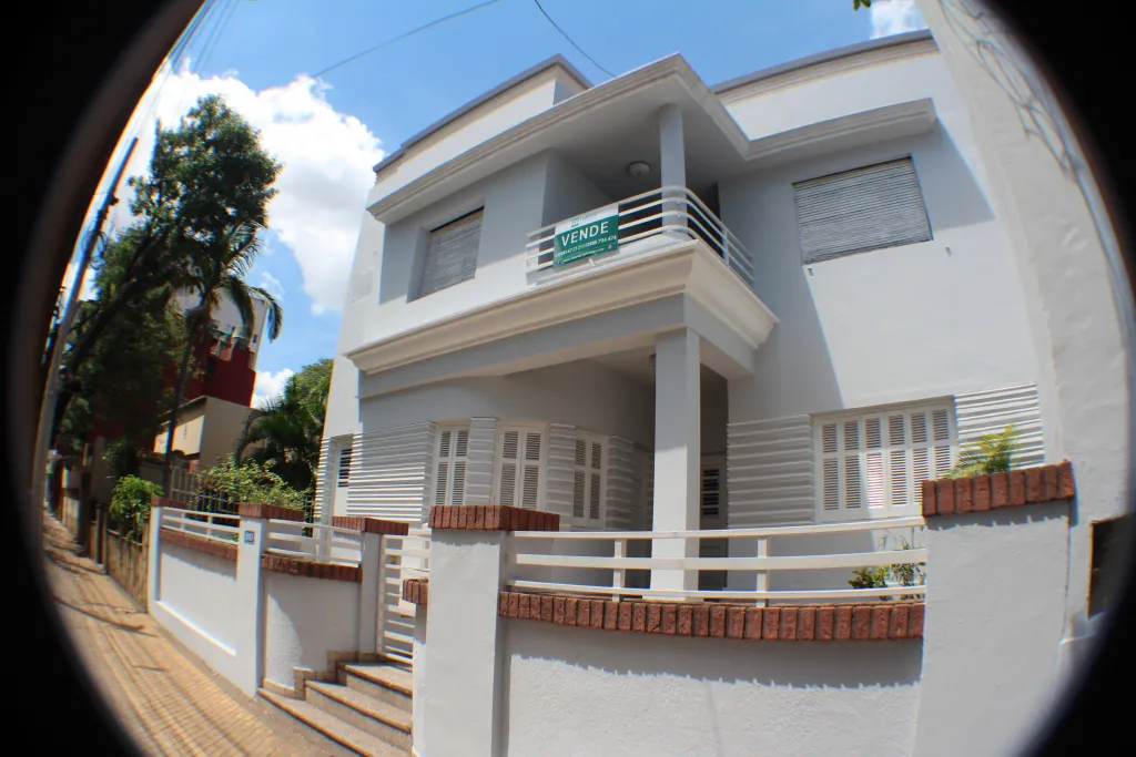 IMPECABLE RESIDENCIA PRÓXIMA AL SANATORIO BRITÁNICO — foto 2