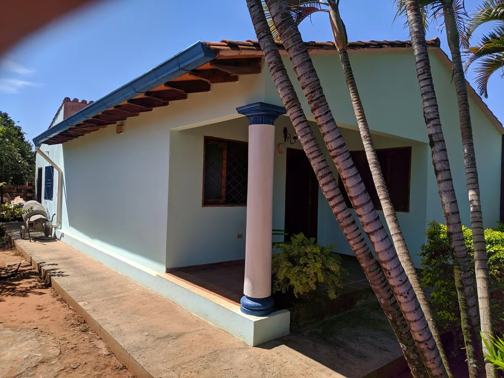 Hermosa casa titulada, con excelente ubicación sobre asfalto. — foto 2