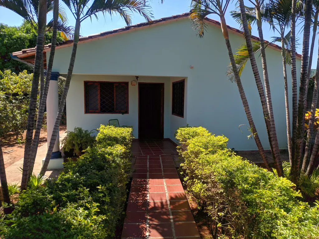 Hermosa casa titulada, con excelente ubicación sobre asfalto. — foto 3