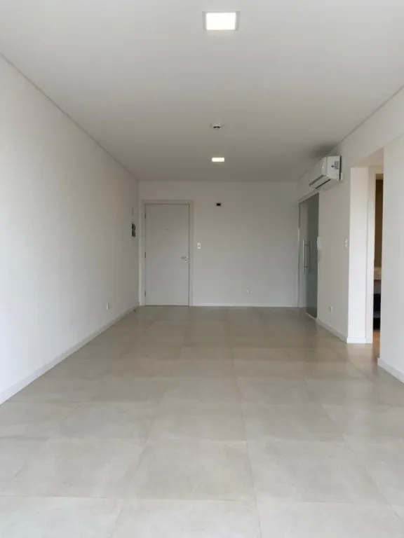 Vendo Departamento de 2 Dormitorios (1 en Suite) + Amplio Balcón + 1 Cochera. — foto 2