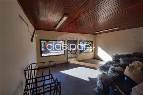 ASUNCION_ Bº REPUBLICANO CASA EN ESQUINA (12 Dormitorios) — foto 3
