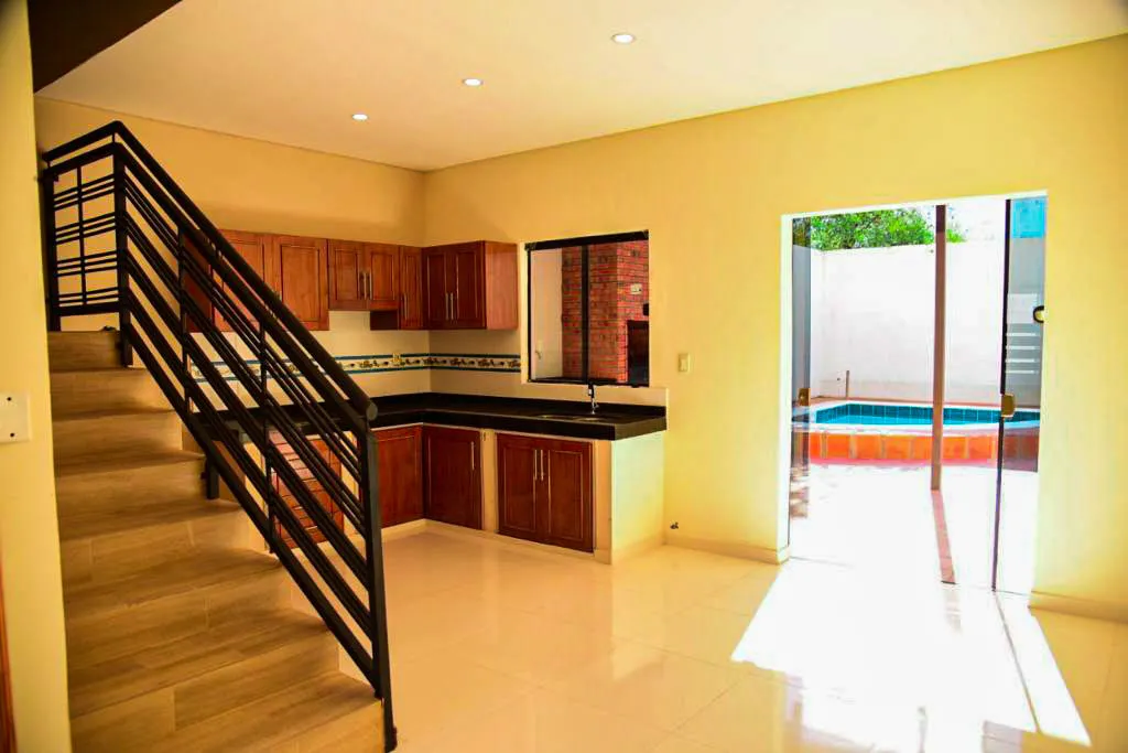 Vendo duplex de dos plantas a estrenar cerca de acceso sur ciudad de ñemby Financiado!! — foto 2