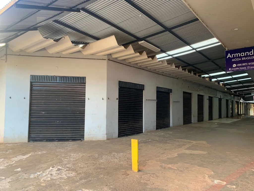 VENDO SALONES COMERCIALES EN PLENO CENTRO DE CDE, esquina, sobre Emiliano — foto 2