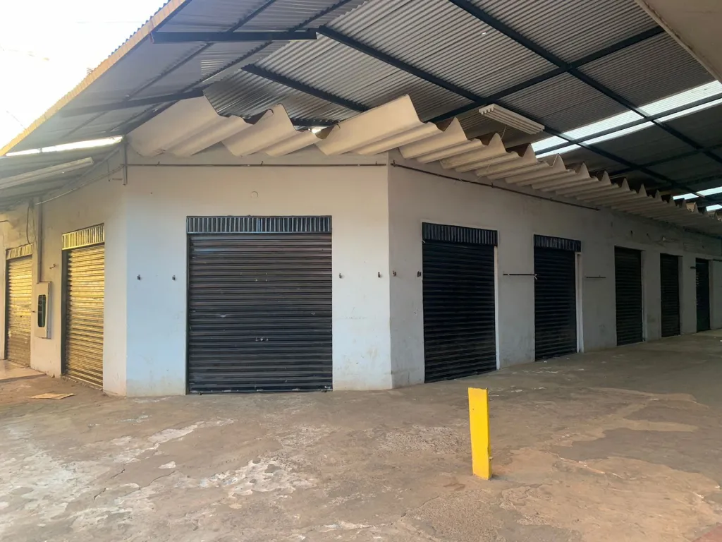 VENDO SALONES COMERCIALES EN PLENO CENTRO DE CDE, esquina, sobre Emiliano — foto 3