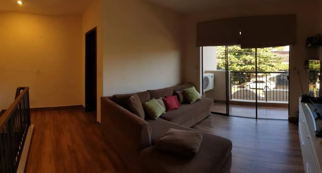 CASA EN VENTA EN BARRIO MANORA — foto 2
