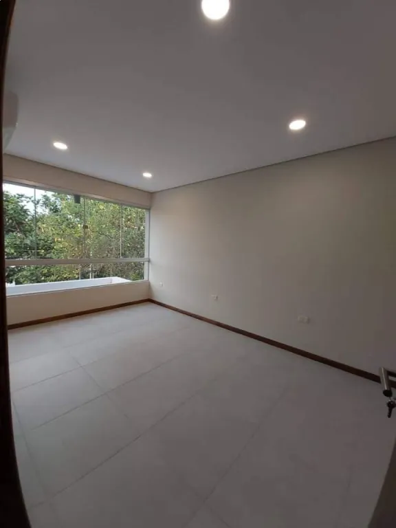 VENDO HERMOSA CASA A ESTRENAR ‼️ En el Barrio Mburucuya. 4 Habitaciones — foto 3