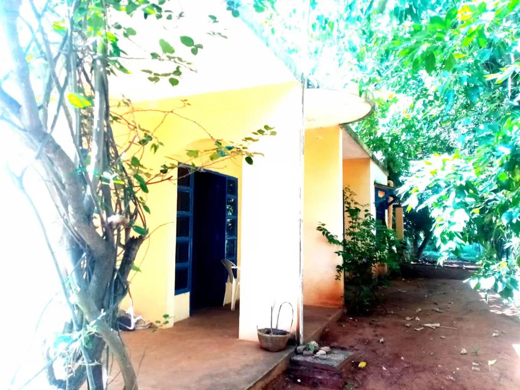VENDO CASA QUINTA EN YPANE -PASO DE ORO - 360 M2 — foto 2