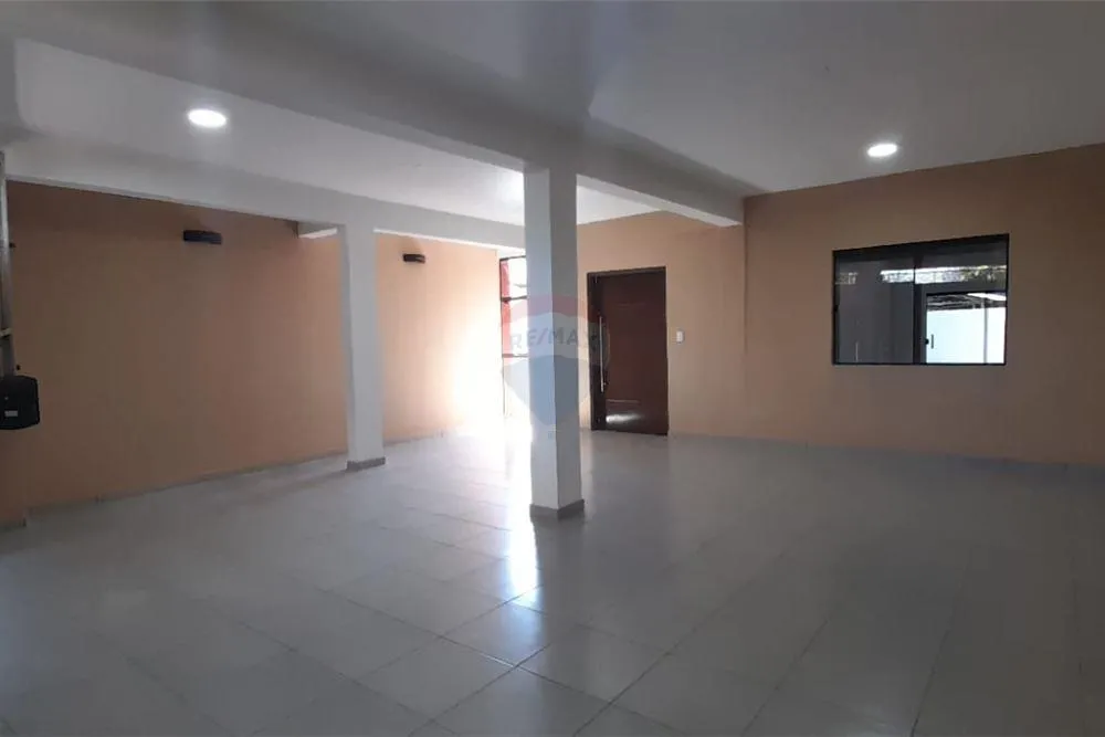SE VENDE AMPLIO DUPLEX EN LUQUE 3er BARRIO — foto 2