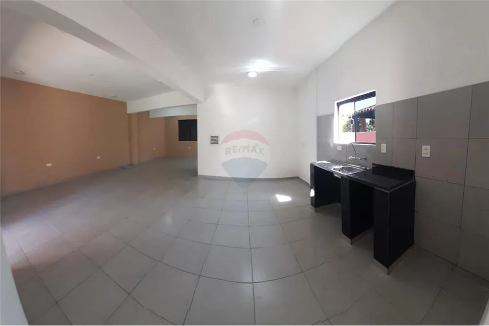 SE VENDE AMPLIO DUPLEX EN LUQUE 3er BARRIO — foto 3