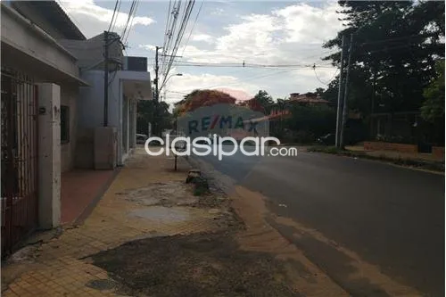 UBICACION IDEAL. - TERRENO CON RESIDENCIA A DEMOLER — foto 2