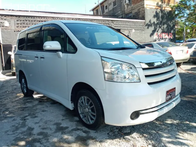 Toyota Noah 2009 — foto 4