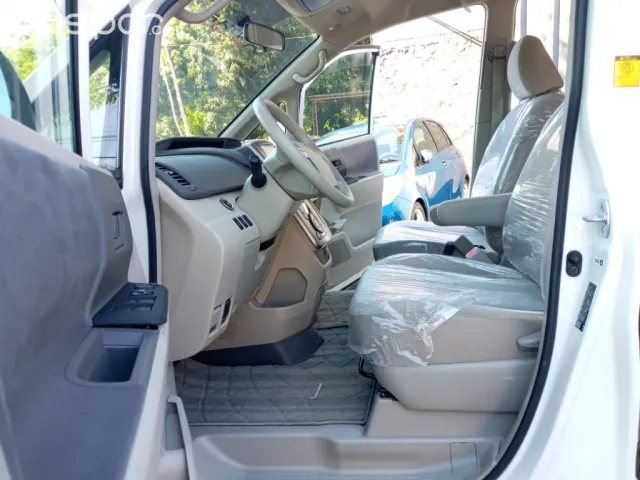 Toyota Noah 2009 — foto 8