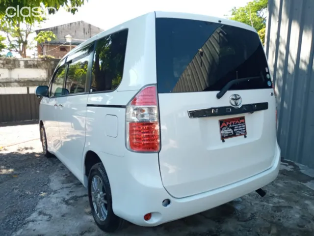 Toyota Noah 2009 — foto 5