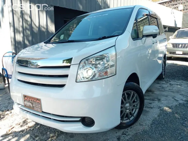 Toyota Noah 2009 — foto 2