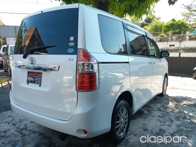 Toyota Noah 2009 — foto 6