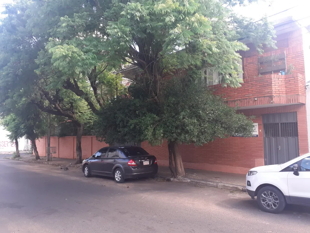 VENDO AMPLIA CASA FAMILIAR, CON DPTOS INDEPENDIENTES P VIVIENDA U OFICINA — foto 3