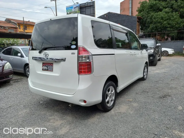 Toyota Noah 2008 — foto 5