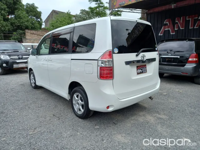 Toyota Noah 2008 — foto 6