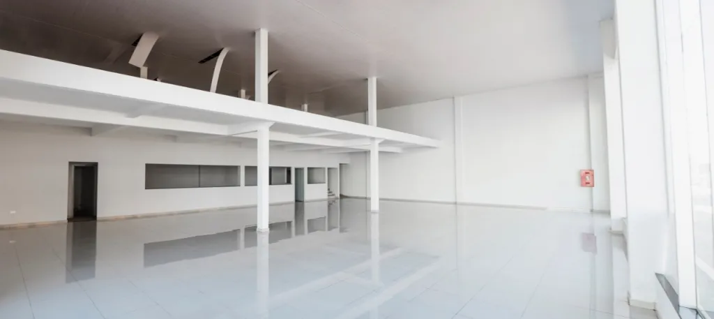 Salón Comercial con Amplio Deposito Usd 4.500 en esquina — foto 2