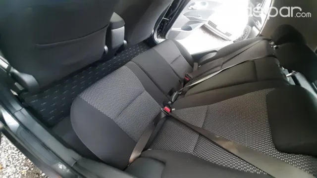 Toyota Auris 2009 — foto 3