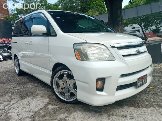 Toyota Noah 2004 - foto 2
